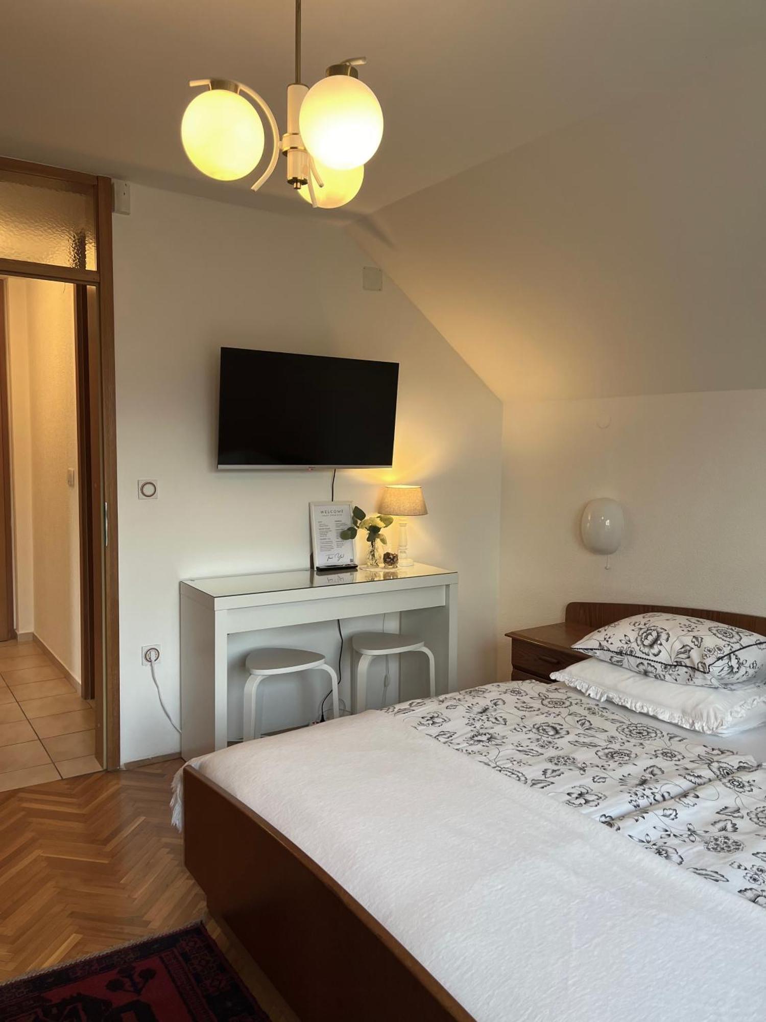 Lakeview Guesthouse & Chalet ブレッド エクステリア 写真