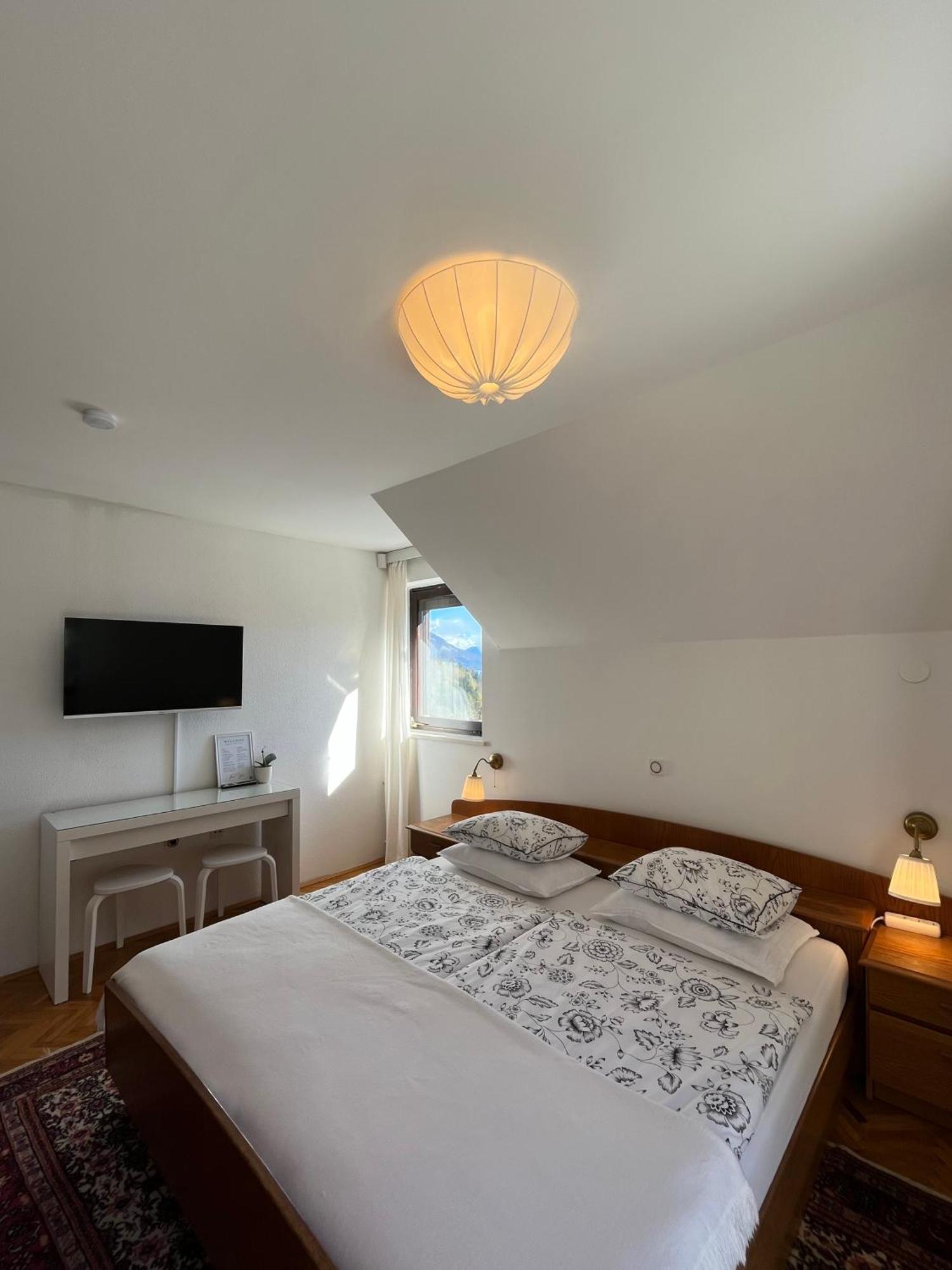 Lakeview Guesthouse & Chalet ブレッド エクステリア 写真
