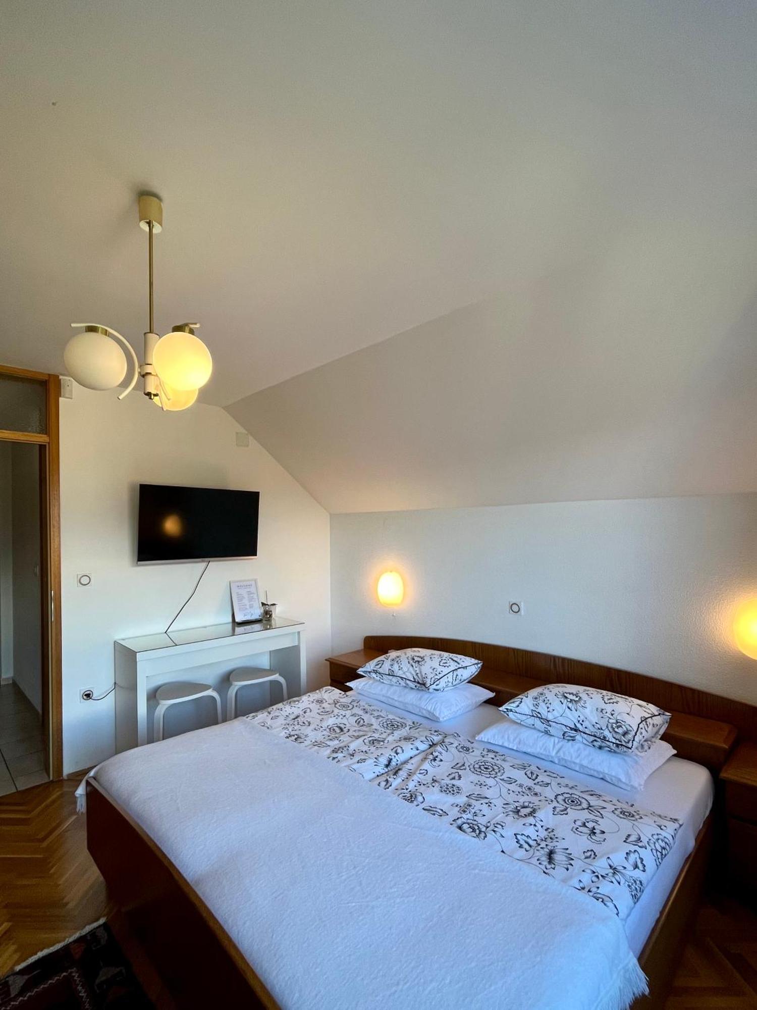 Lakeview Guesthouse & Chalet ブレッド エクステリア 写真