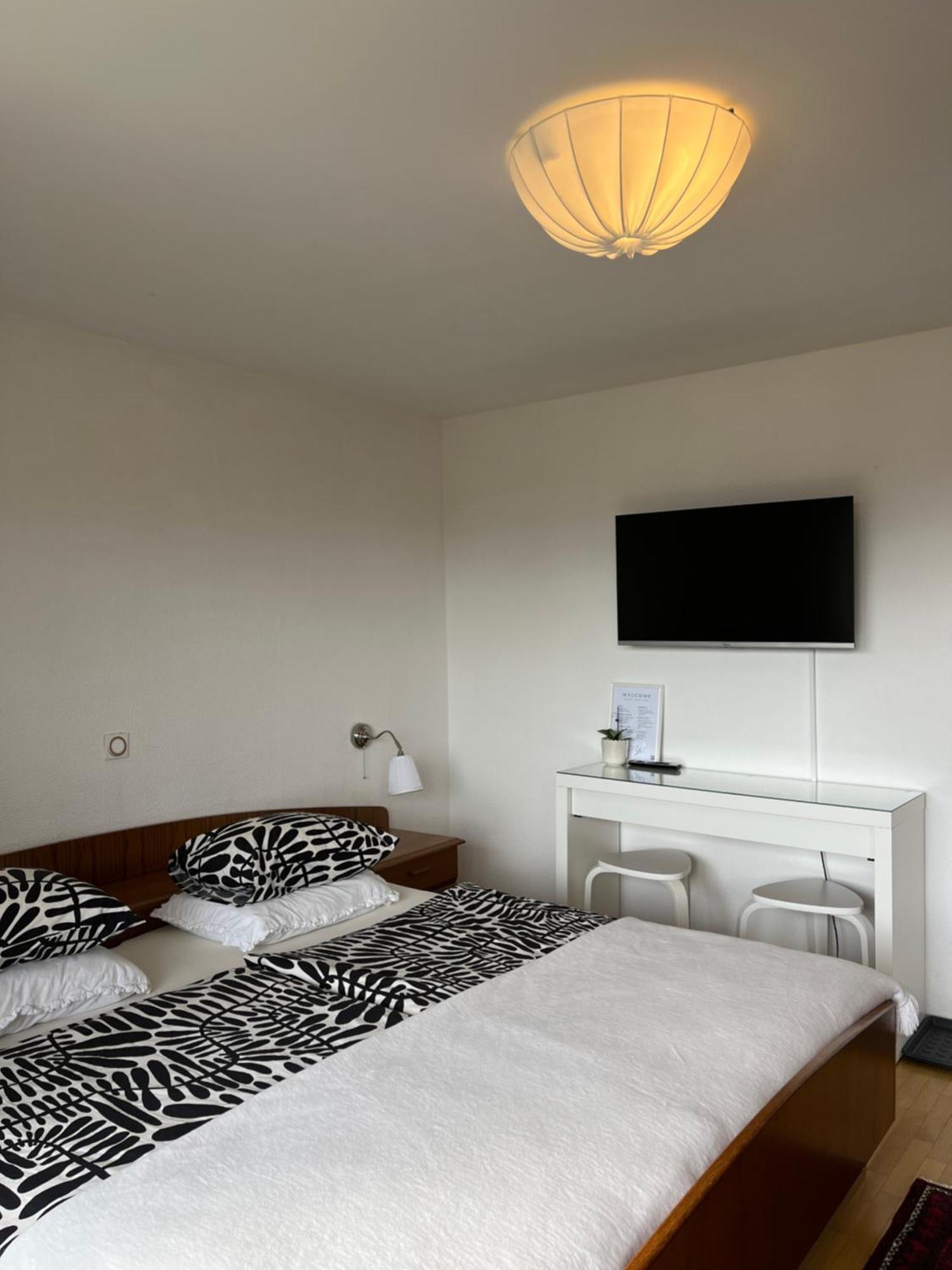 Lakeview Guesthouse & Chalet ブレッド エクステリア 写真