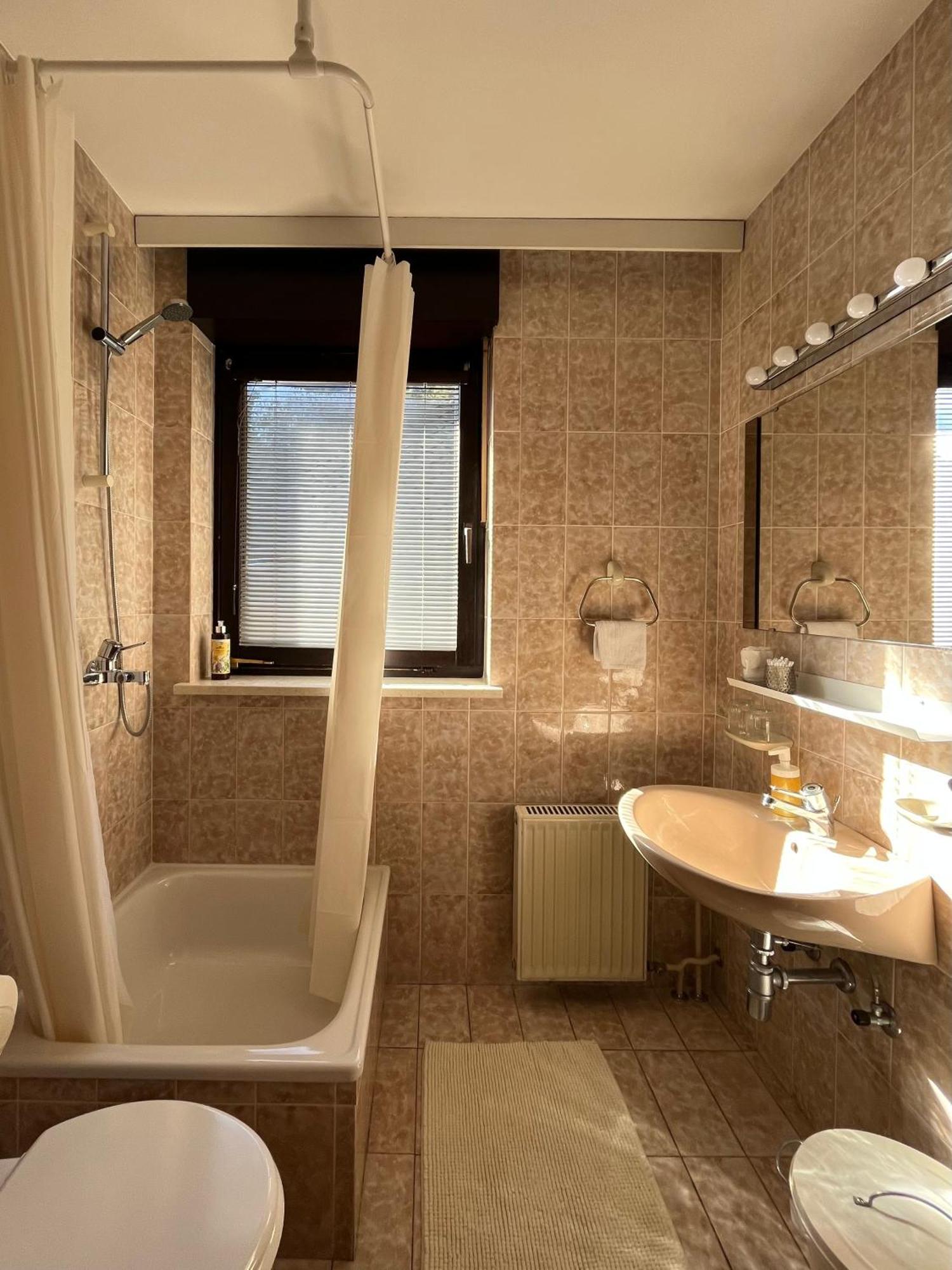 Lakeview Guesthouse & Chalet ブレッド 部屋 写真