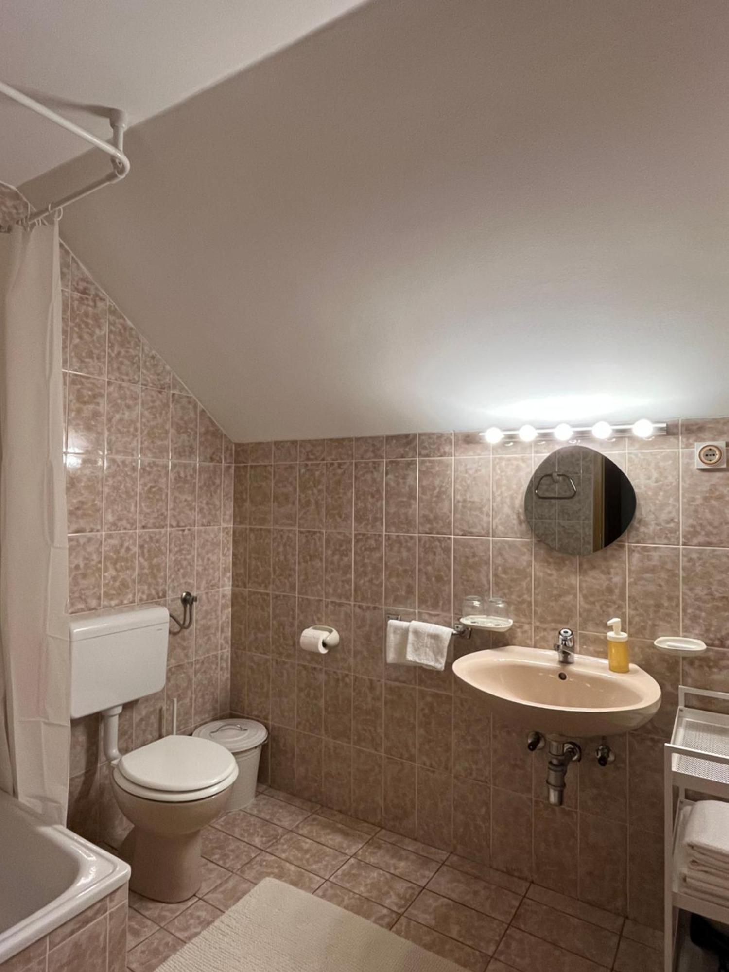 Lakeview Guesthouse & Chalet ブレッド 部屋 写真
